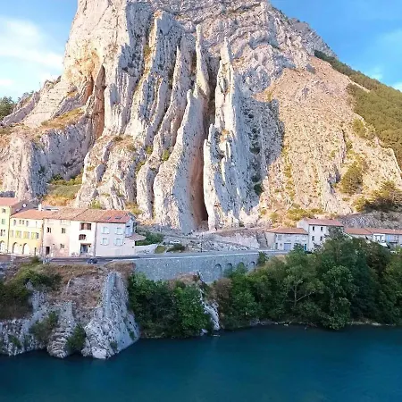 לינה וארוחת בוקר Etxe Laminak